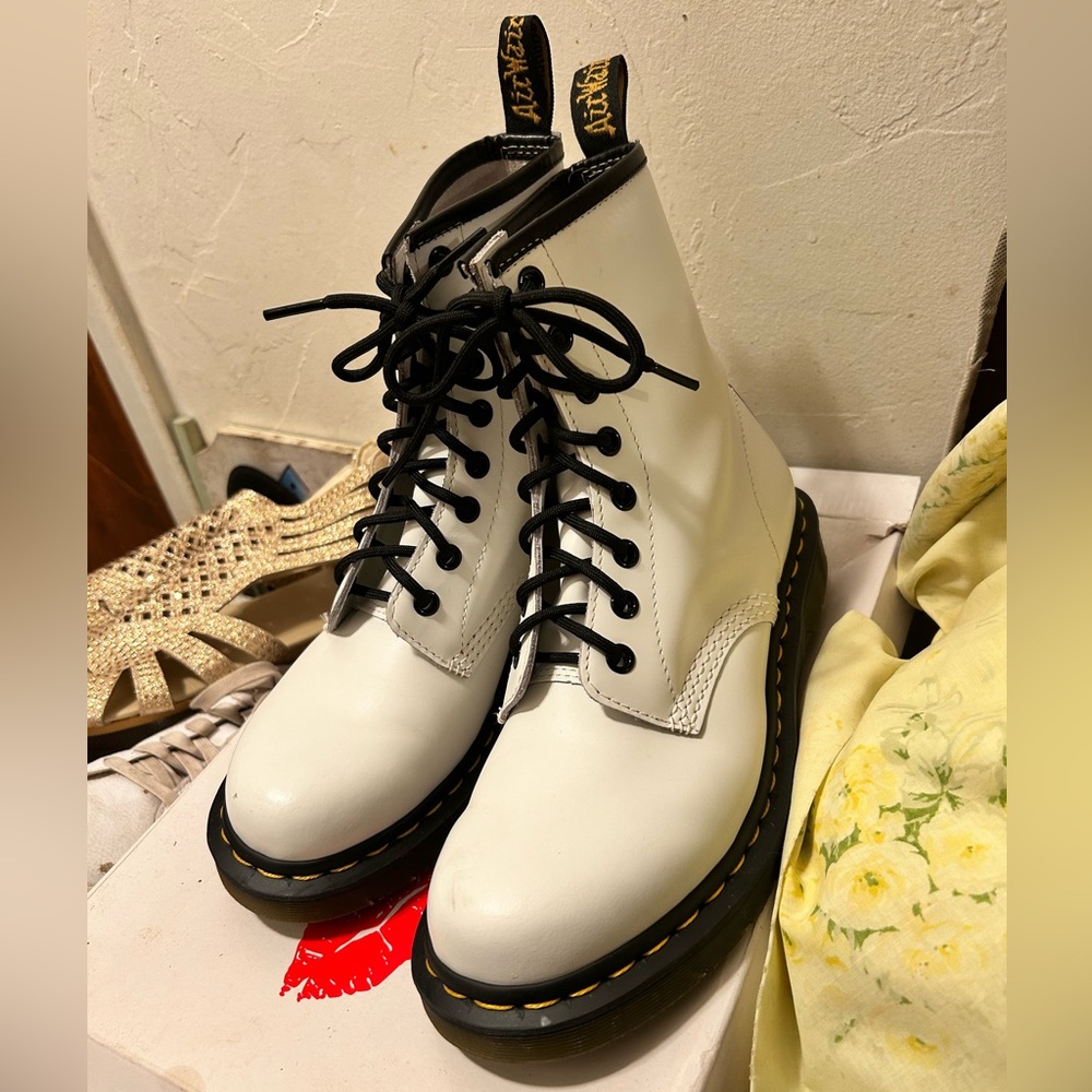 Dr. Martens 1460 Women’s White Lace Leather Boots